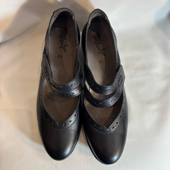 PORTOFINO Sz 41 Diagonal Straps Velcro Closure Leather Heeled Rounded Toe Shoes - Picture 2 of 14